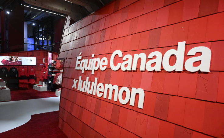 Red wall with white text reading "Équipe Canada x lululemon" in a store display.